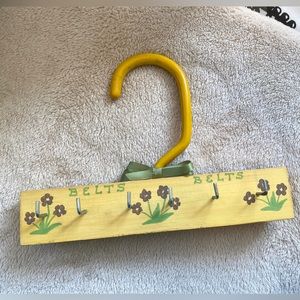 💛Vintage 1980s Belt Hanger